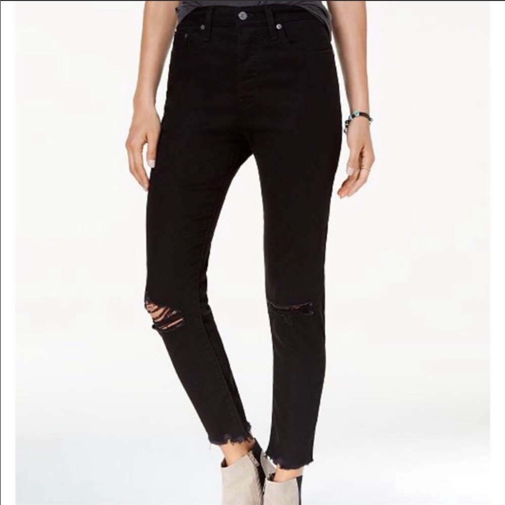 LEVI’s black ripped knees skinny wedgie jeans